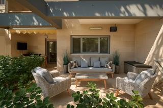 Garden Getaway & Pool Royal Park By SweetyGuest - 9