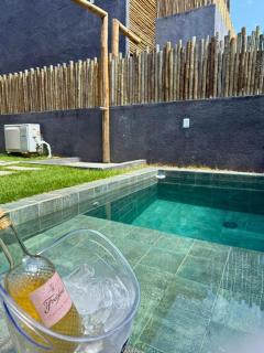 MHV Milagres - Studio Guadalupe 05, quarto e sala privativo a poucos metros da Praia do Marceneiro - 2