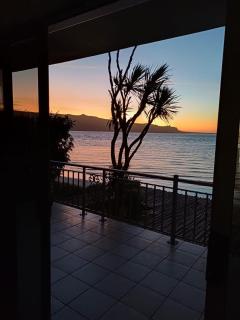 By The Beach - Beachfront Apartment & Home - 5