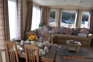 Whitecliff bay Bembridge, 3 x bedrooms, Cosy Caulkers Rest 10, Main side of the resort by the beach, pools & entertainment - 1