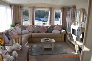 Whitecliff bay Bembridge, 3 x bedrooms, Cosy Caulkers Rest 10, Main side of the resort by the beach, pools & entertainment - 2