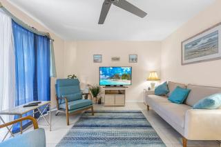 Steps to the Beach Cozy 2-Bedroom Condo - 7