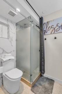 Compact Havana Suites - With Self Check-in - 1