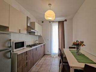 Pool-front apartment with fenced garden and bbq - 7