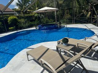 Three-Bedroom House - Best area-Heated Pool-Spa and Sauna Close to Beaches - 8