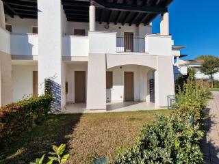 Elegant pool-front flat with fenced garden - 6
