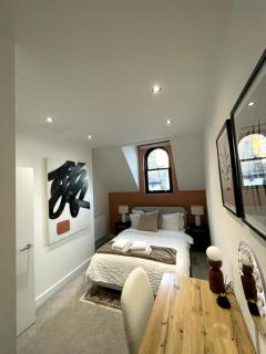 Warm and Modern Leeds Apartment, Super Central - 6