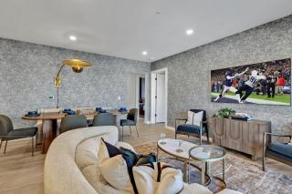 Hyve-The Cosmo-Walk To Broadway - 2