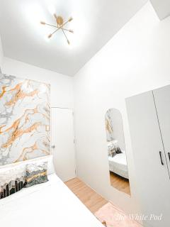 The White Pod-Deluxe - 7