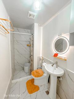 The White Pod-Deluxe - 2