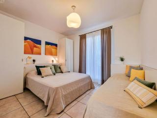 Family friendly apartment with garden - 8