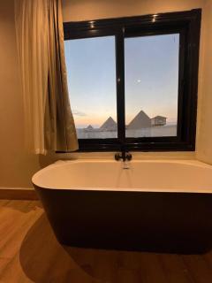 King's Gate pyramids & sphinx view hotel - 4