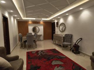 Modern 3-Bedroom Apartment Near Airport, New Cairo & Pyramids - 3