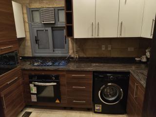 Modern 3-Bedroom Apartment Near Airport, New Cairo & Pyramids - 2