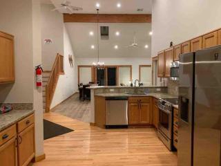 Newly Updated Grand Cabin Retreat Close to All - 2