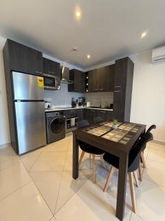 Executive 1-Bedroom at Loxwood by LivWell Suites - 4
