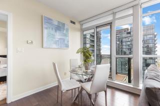 Ultra Luxurious 2.5 Bedroom 2 Full Bathroom 1 Parking Condo Near SQ1 Striking Views - 2