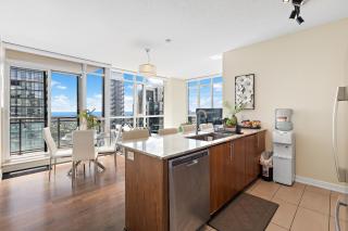 Ultra Luxurious 2.5 Bedroom 2 Full Bathroom 1 Parking Condo Near SQ1 Striking Views - 5