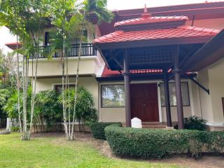 Spacious Villa with Pool, Garden & Club facilities - 1