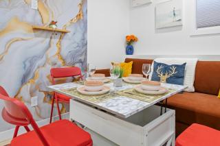 Basement Suite/King Bed/Sofa Bed/ensuite bath - 8