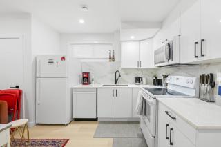 Basement Suite/King Bed/Sofa Bed/ensuite bath - 3