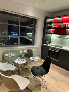 Luxury 2 bed flat canary whalf - 2