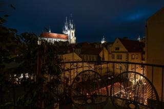 Romantic Cathedral View Apt Old Town, Balcony - Praag - 9