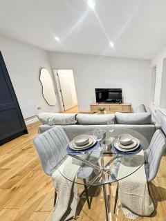2 Bedroom Central Reading - RG1 Highgrove Mews - 3