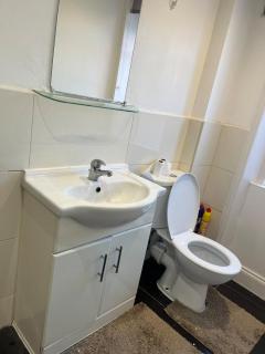 Modern Charming Escape Steps away from shops and park - 6