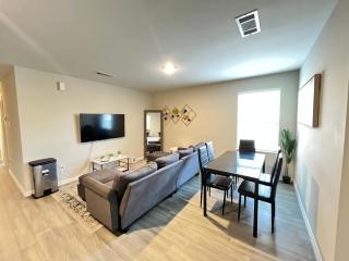 Modern and Cozy Home in HTX - 0