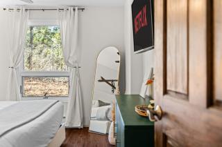 Ski In Ski Out Cabin on Hunter Mtn Seasonal Pool Access w Panoramic Views Hike Swim Fish Relax - 4