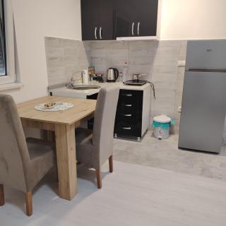 Elena Airport Apartments - 9