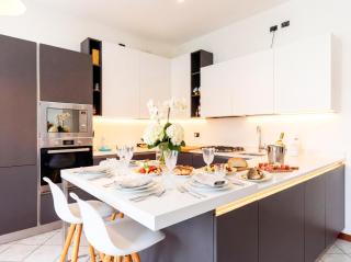 LAKESIDE SERENITY ESCAPE - Free Wi-Fi and Private Parking Included - 5