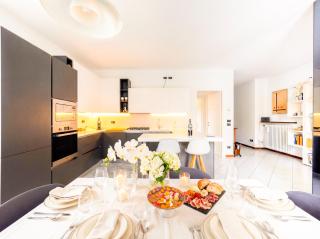 LAKESIDE SERENITY ESCAPE - Free Wi-Fi and Private Parking Included - 3