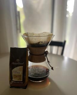 Creekside Artists Flat w Spa Tub & Garden! - 5