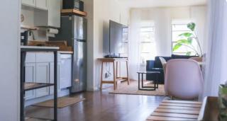 Creekside Artists Flat w Spa Tub & Garden! - 8