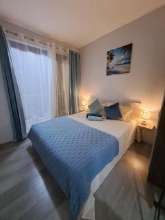 Sea Aura - Deluxe Beach Apartment - 5