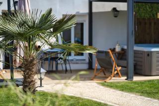 PrestigeLodgesFontainebleau, Maison polynésienne & jacuzzi privé -  - 2