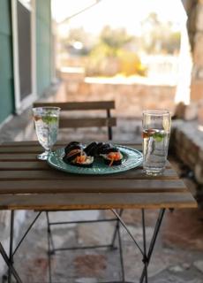 Creekside Artists Flat w Spa Tub & Garden! - 1