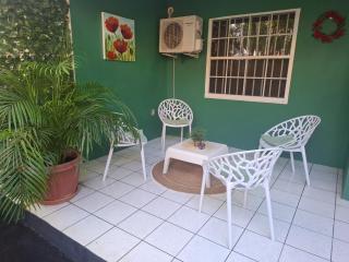 Tropical Palm Retreat - 9