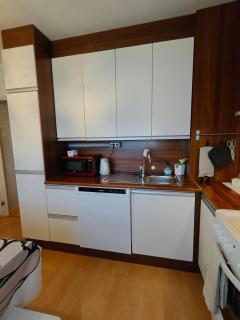 Peaceful and spacious apartment with free parking - 2
