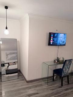 Cozy Urban Oasis in Hatfield - 5