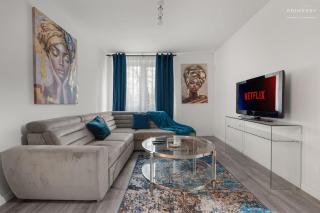 Stylish Blue Haven 1 BR Balcony Access - 7