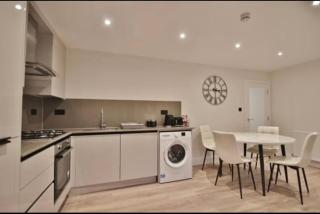 Amazing 2 Bedroom Garden Flat - 7