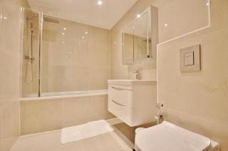 Amazing 2 Bedroom Garden Flat - 4