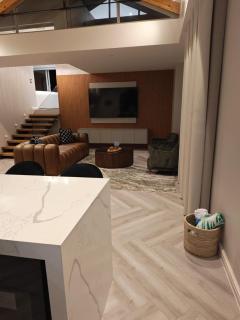 Whale Rock Height Estate - 0