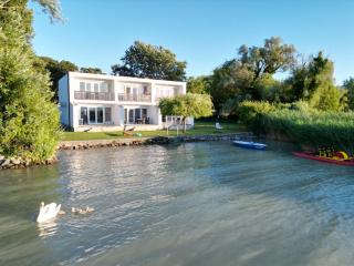 BALATON A KERTBEN - BALATON IN THE GARDEN - Beachfront houses with beautiful view, private beach - 7