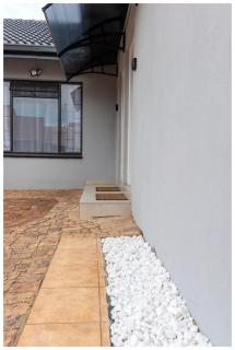 Ekuhlaleni Room 6 - 5