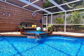 4-bdrm Pool House Paradise 1 block to beach with salt water pool and hot tub - 9