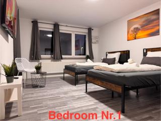 STN Royale Suite - Ferienwohnung mit 4 Schlafzimmer, 8 Big Beds, Parkplatz & Balkon, Highspeed WLAN, Netflix Premium, Zentral zu Audi & Schwarz Gruppe - 7